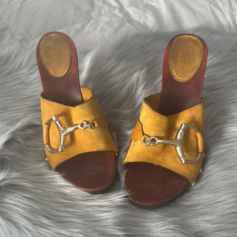 Vintage GUCCI buckle heels